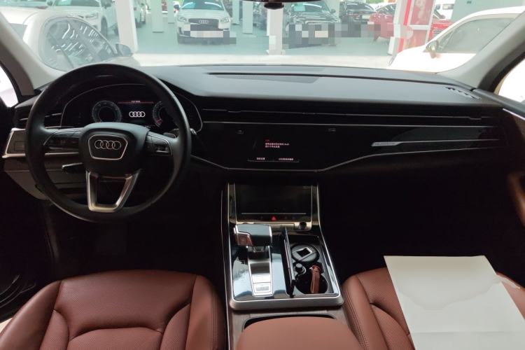 Used Audi Q7 2021 55 TFSI quattro S line Sport model Center Console