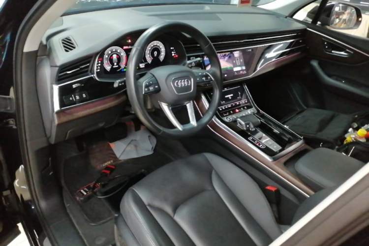 Used Audi Q7 2021 55 TFSI quattro S line Sport model Center Console