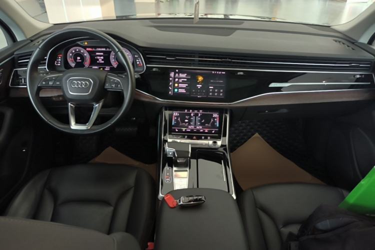 Used Audi Q7 2021 45 TFSI quattro S line Sport model Center Console