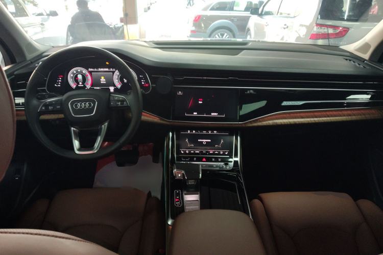 Used Audi Q7 2021 55 TFSI quattro S line Prestige Edition Center Console