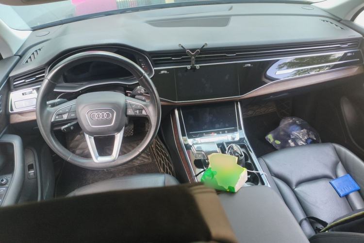 Used Audi Q7 2021 55 TFSI quattro S line Sport model Center Console