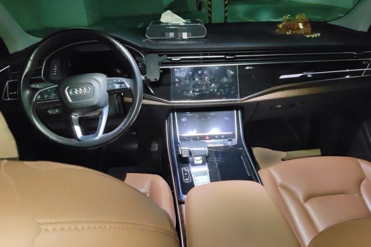 Used Audi Q7 2021 55 TFSI quattro S line Sport model Center Console