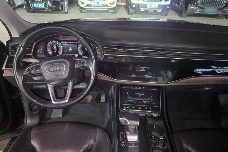 Used Audi Q7 2021 45 TFSI quattro S line Sport model Center Console