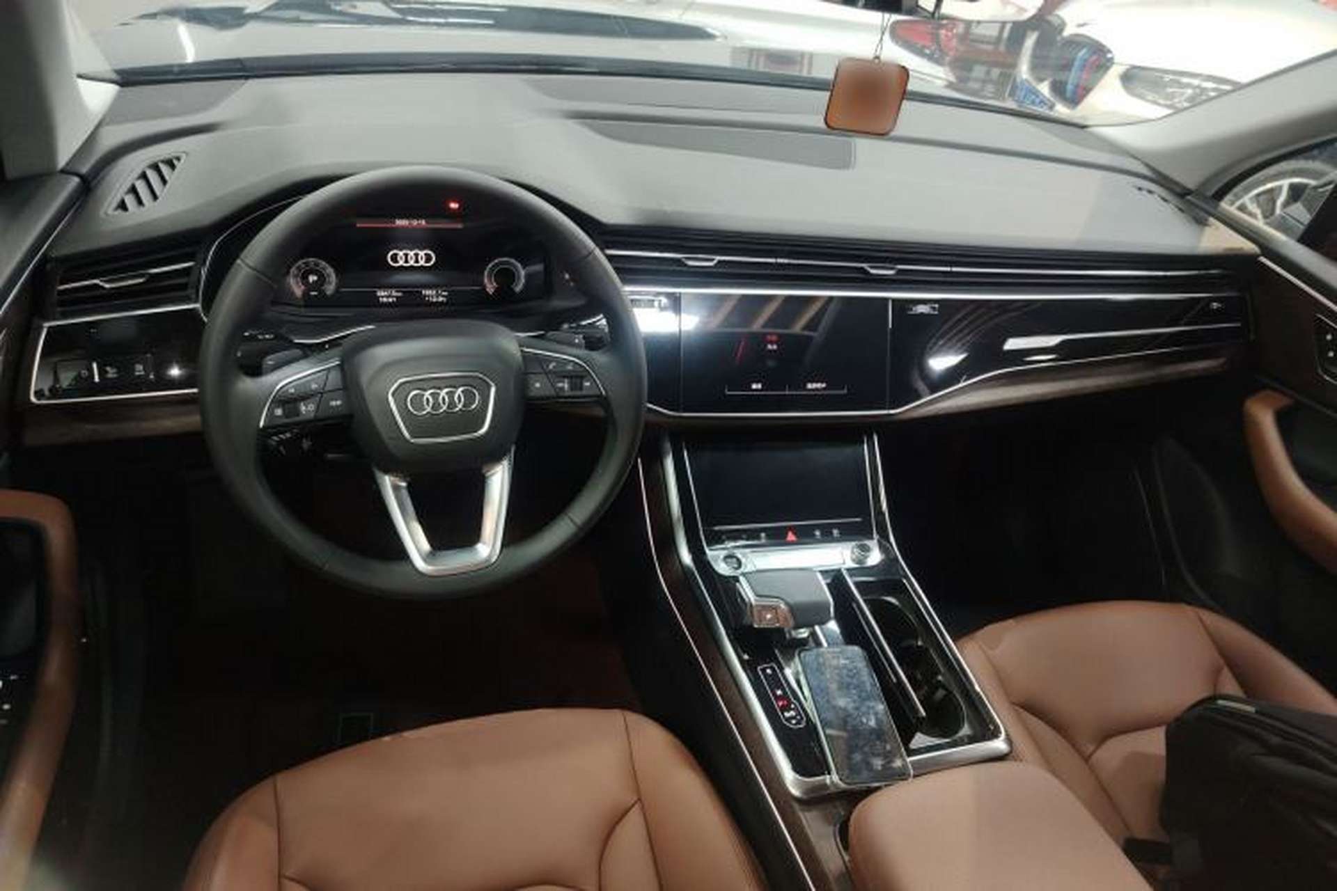 Used Audi Q7 2021 45 TFSI quattro S line Sport model Center Console