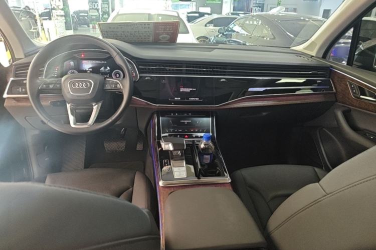 Used Audi Q7 2021 55 TFSI quattro S line Sport model Center Console