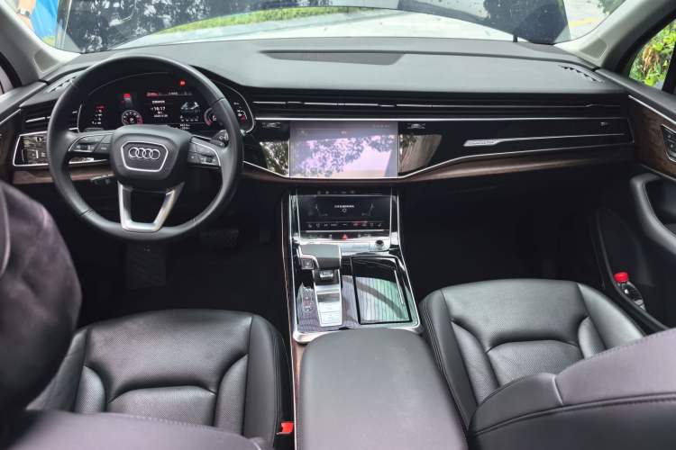 Used Audi Q7 2021 55 TFSI quattro S line Sport model Center Console