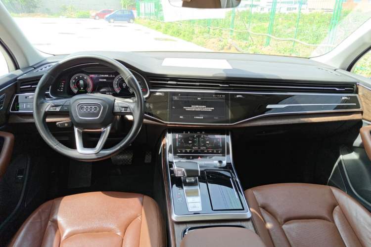 Used Audi Q7 2021 55 TFSI quattro S line Sport model Center Console