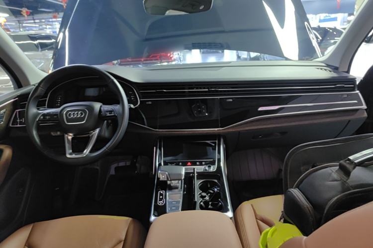 Used Audi Q7 2021 55 TFSI quattro S line Sport model Center Console