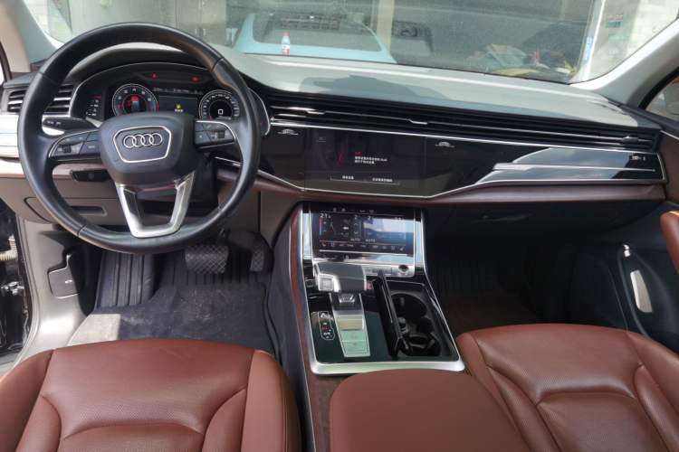 Used Audi Q7 2021 55 TFSI quattro S line Sport model Center Console