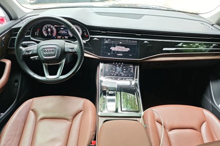 Used Audi Q7 2021 45 TFSI quattro S line Sport model Center Console