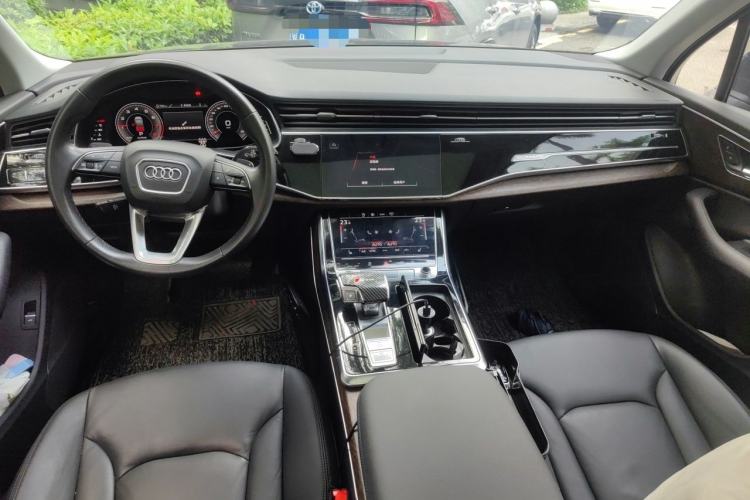 Used Audi Q7 2021 45 TFSI quattro S line Sport model Center Console