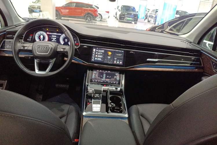 Used Audi Q7 2021 55 TFSI quattro S line Sport model Center Console