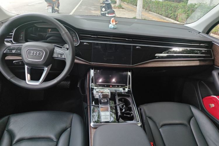 Used Audi Q7 2021 55 TFSI quattro S line Sport model Center Console