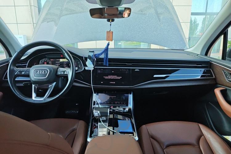 Used Audi Q7 2021 55 TFSI quattro S line Sport model Center Console