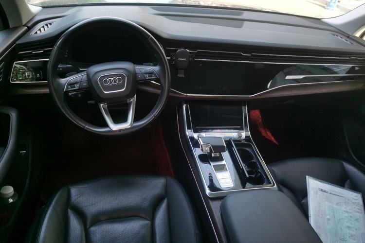 Used Audi Q7 2021 55 TFSI quattro S line Sport model Center Console