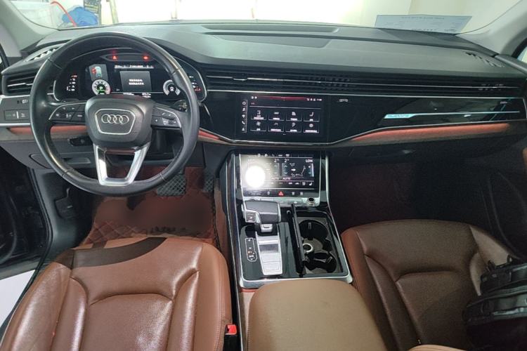 Used Audi Q7 2021 55 TFSI quattro S line Sport model Center Console