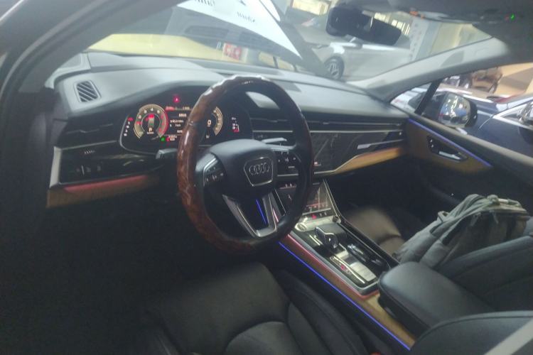 Used Audi Q7 2021 55 TFSI quattro S line Prestige Edition Center Console