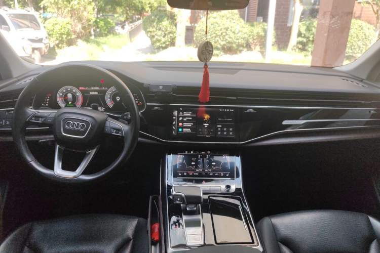 Used Audi Q7 2021 55 TFSI quattro S line Sport model Center Console