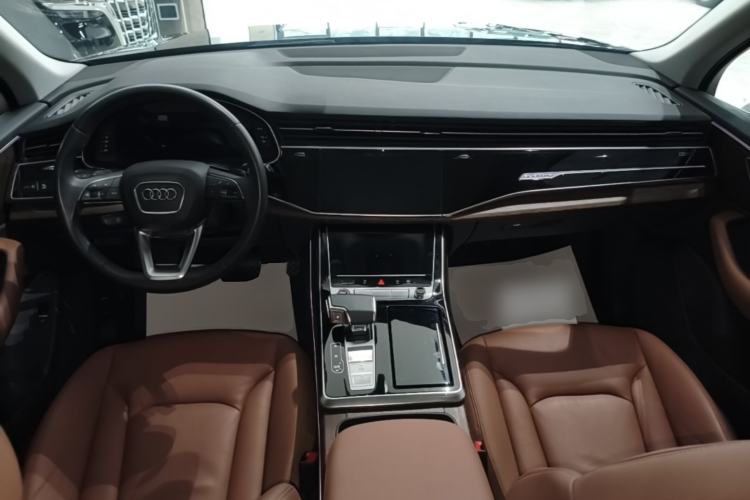 Used Audi Q7 2021 45 TFSI quattro S line Sport model Center Console