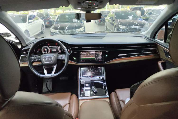 Used Audi Q7 2021 55 TFSI quattro S line Prestige Edition Center Console