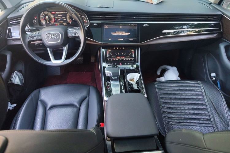 Used Audi Q7 2021 45 TFSI quattro S line Sport model Center Console