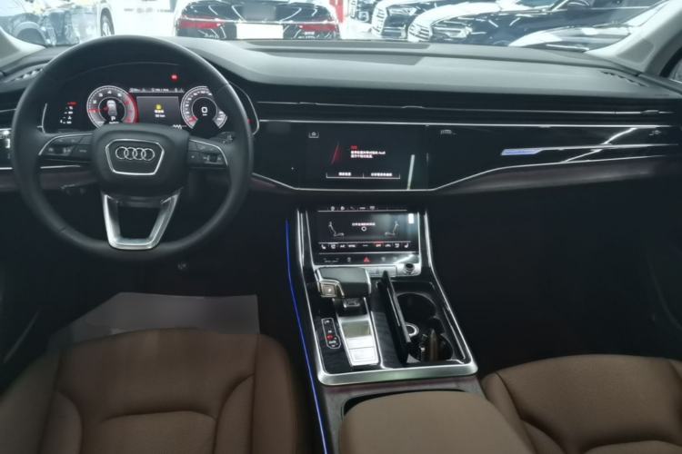 Used Audi Q7 2021 55 TFSI quattro S line Sport model Center Console