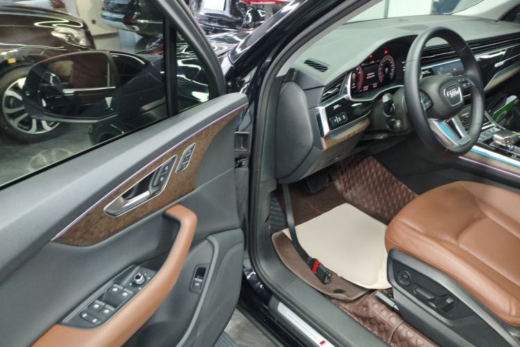 Used Audi Q7 2021 55 TFSI quattro S line Sport model Driver Seat