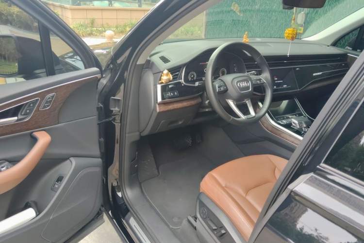 Used Audi Q7 2021 45 TFSI quattro S line Sport model Driver Seat