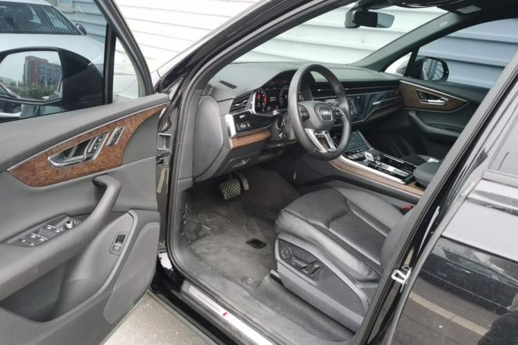 Used Audi Q7 2021 55 TFSI quattro S line Sport model Driver Seat
