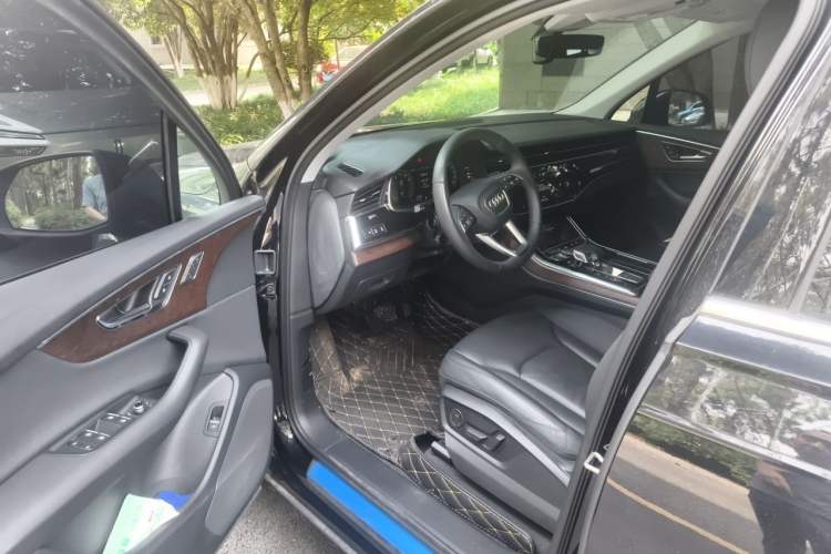 Used Audi Q7 2021 45 TFSI quattro S line Sport model Driver Seat