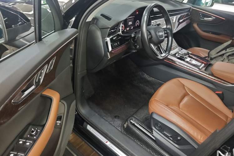 Used Audi Q7 2021 55 TFSI quattro S line Sport model Driver Seat