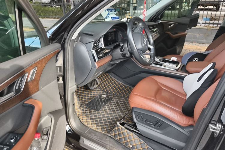 Used Audi Q7 2021 45 TFSI quattro S line Sport model Driver Seat