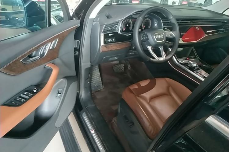 Used Audi Q7 2021 55 TFSI quattro S line Sport model Driver Seat
