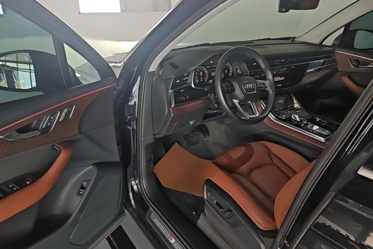 Used Audi Q7 2021 45 TFSI quattro S line Sport model Driver Seat