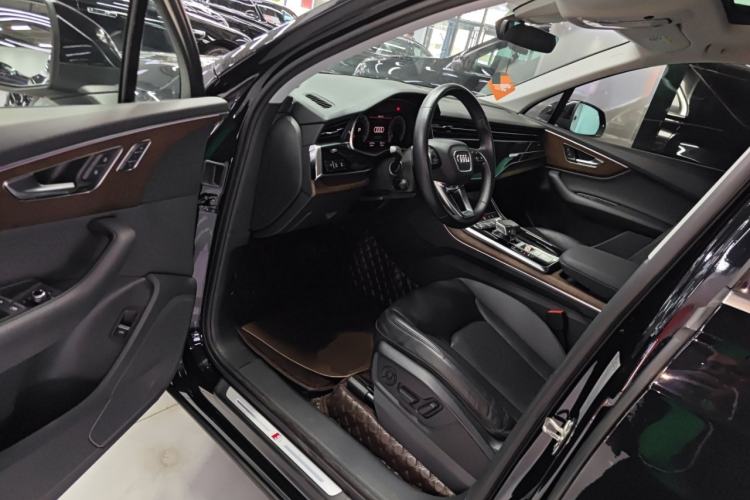 Used Audi Q7 2021 55 TFSI quattro S line Sport model Driver Seat
