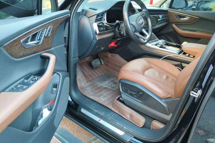 Used Audi Q7 2021 45 TFSI quattro S line Sport model Driver Seat