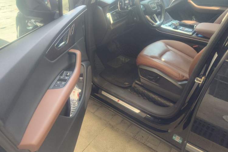 Used Audi Q7 2021 45 TFSI quattro S line Sport model Driver Seat
