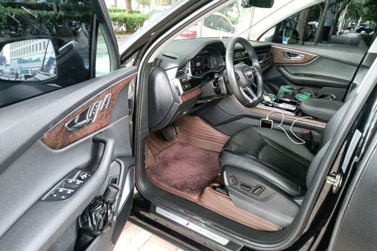 Used Audi Q7 2021 55 TFSI quattro S line Sport model Driver Seat