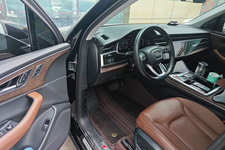 Used Audi Q7 2021 55 TFSI quattro S line Sport model Driver Seat