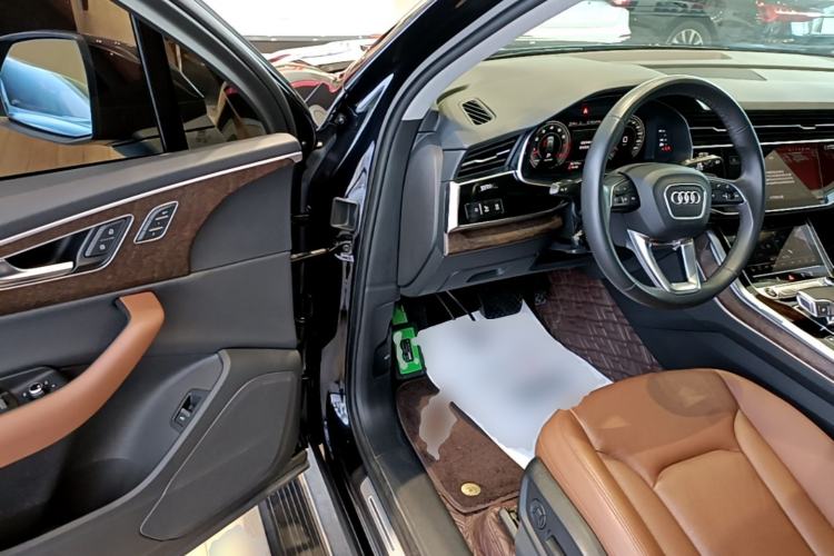 Used Audi Q7 2021 55 TFSI quattro S line Sport model Driver Seat