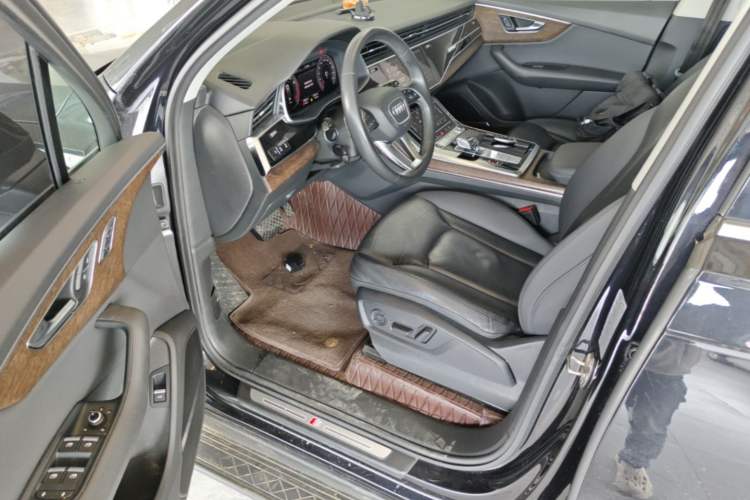 Used Audi Q7 2021 45 TFSI quattro S line Sport model Driver Seat