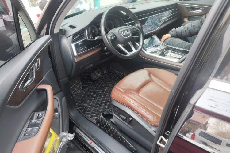 Used Audi Q7 2021 55 TFSI quattro S line Sport model Driver Seat