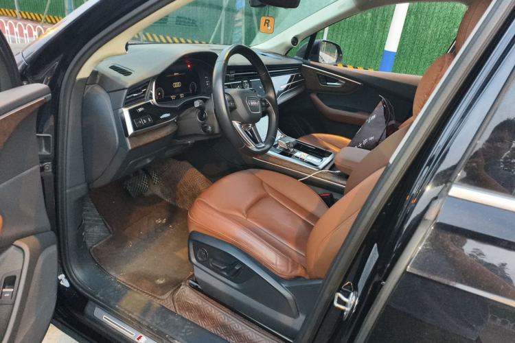 Used Audi Q7 2021 45 TFSI quattro S line Sport model Driver Seat
