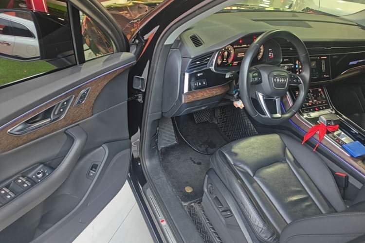 Used Audi Q7 2021 45 TFSI quattro S line Sport model Driver Seat