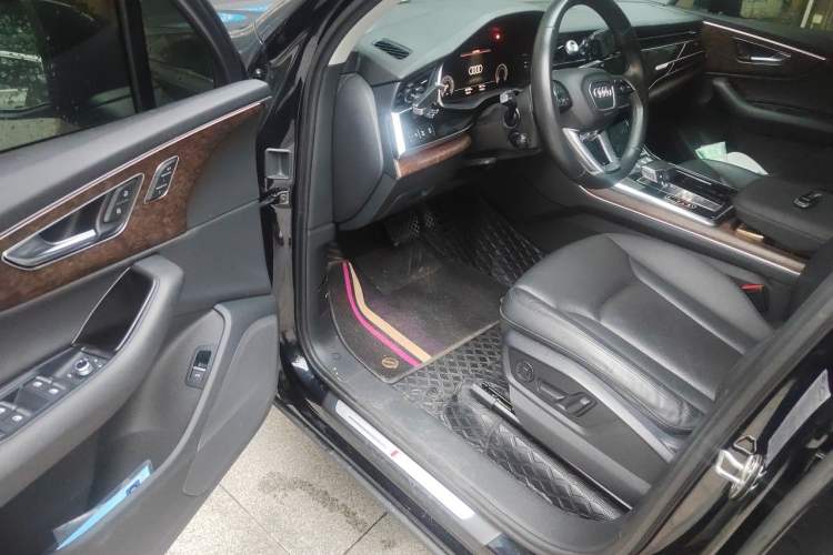 Used Audi Q7 2021 55 TFSI quattro S line Sport model Driver Seat