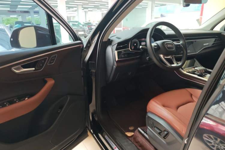 Used Audi Q7 2021 55 TFSI quattro S line Sport model Driver Seat