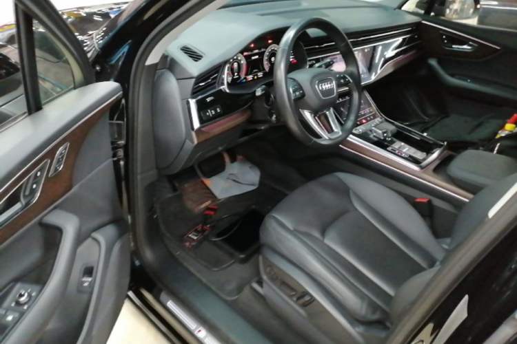 Used Audi Q7 2021 55 TFSI quattro S line Sport model Driver Seat