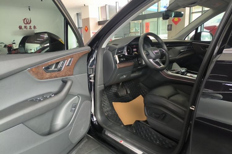 Used Audi Q7 2021 45 TFSI quattro S line Sport model Driver Seat