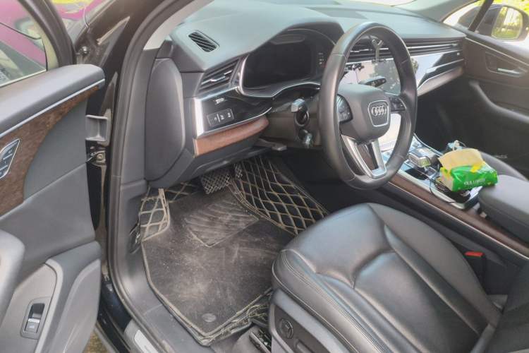 Used Audi Q7 2021 55 TFSI quattro S line Sport model Driver Seat