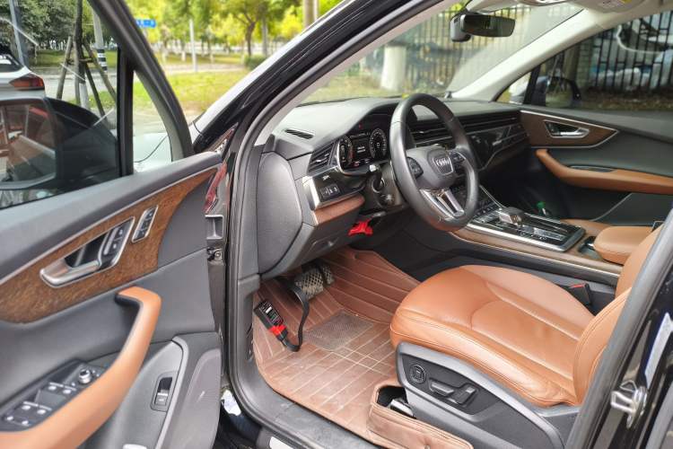 Used Audi Q7 2021 45 TFSI quattro S line Sport model Driver Seat